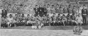 Em 1969, aos 22 anos, iniciou no Sport Club Internacional, de Porto Alegre. À época, o time era comandado por Dalton Menezes.